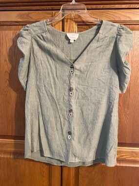 Flower & Feather Sage Button-Front Puff Sleeve Shirt